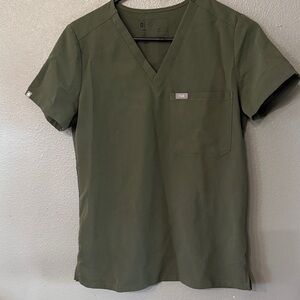 FIGS Women’s scrub top. Moss green. Size XS. In excellent condition